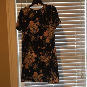 Soprano size Medium floral shift dress!